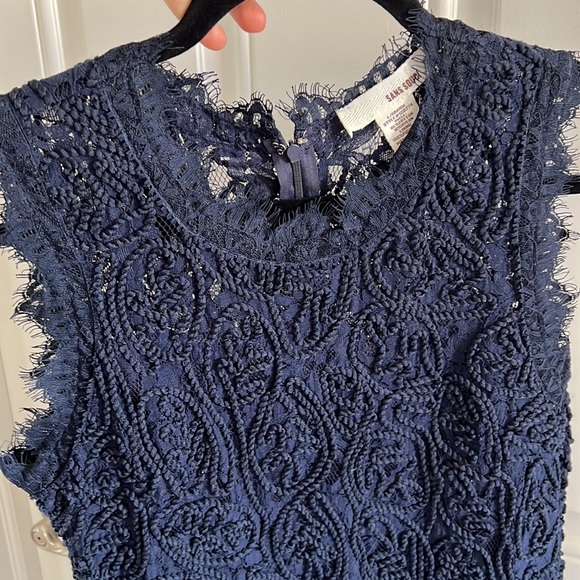 Navy sleeveless cocktail dress with lace and texturing. Size L. - Picture 9 of 11